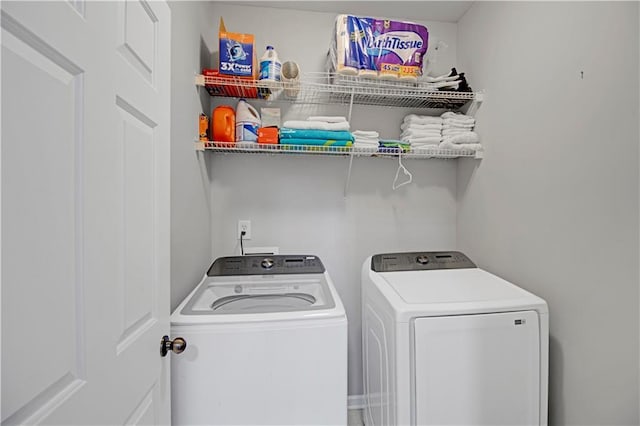 washroom with laundry area and washer and clothes dryer