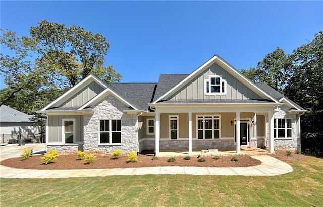 view of front facade with covered porch and a front lawn