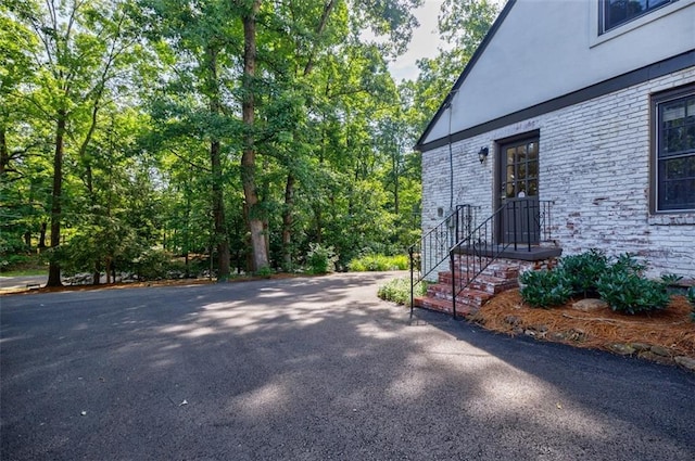 2007 Mount Vernon Pl, Dunwoody, GA 30338 - view of property exterior with brick siding and stucco siding