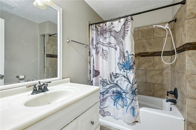 full bath with shower / bath combo and vanity