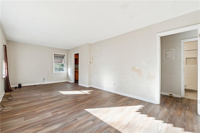 spare room featuring dark wood-type flooring