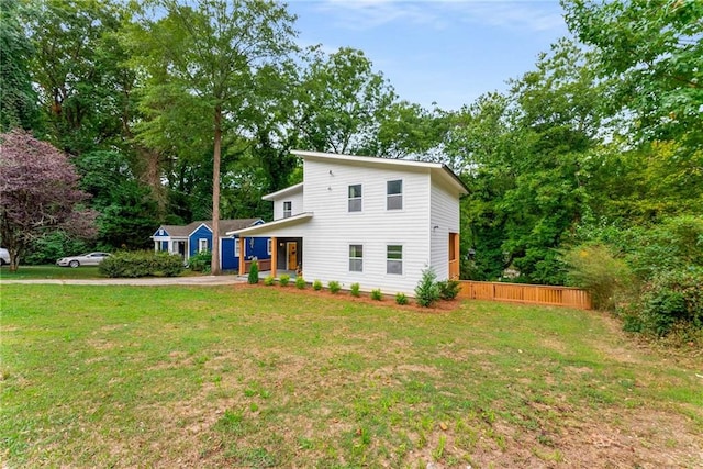 view of front of property with a front yard