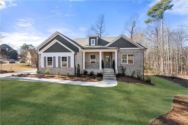 craftsman-style home featuring a porch and a front yard