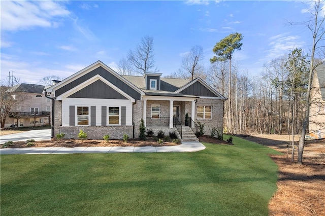 craftsman-style house featuring a front yard and covered porch