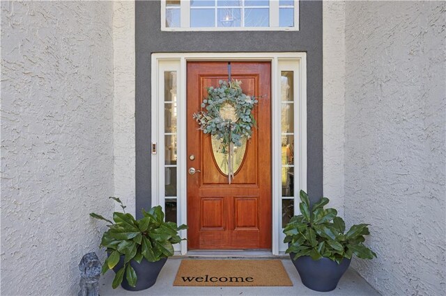 view of exterior entry with stucco siding