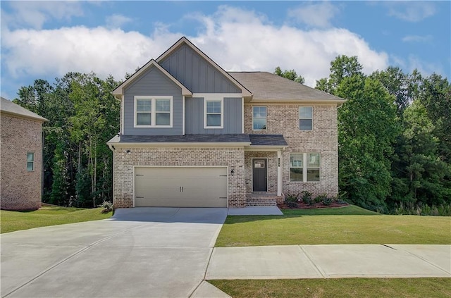 craftsman house featuring a front lawn and a garage