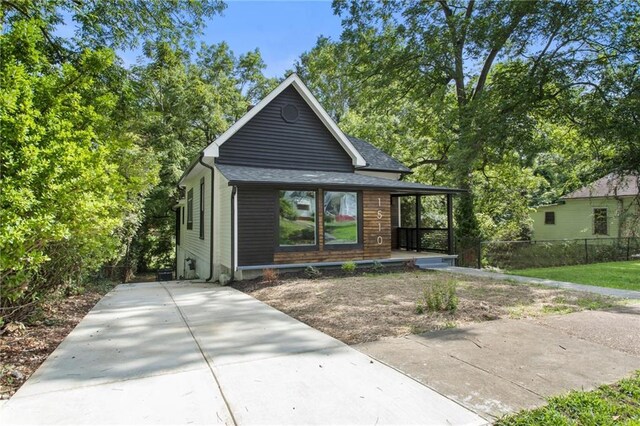 1510 Mims St SW, Atlanta, GA 30314 - view of front of property featuring covered porch, roof with shingles, and fence