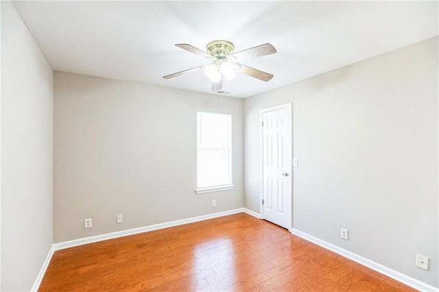 unfurnished room with wood-type flooring and ceiling fan