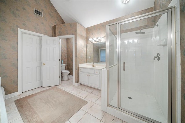 full bath with lofted ceiling, visible vents, toilet, and a shower stall