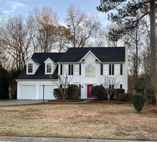 view of front facade featuring a garage and a front yard