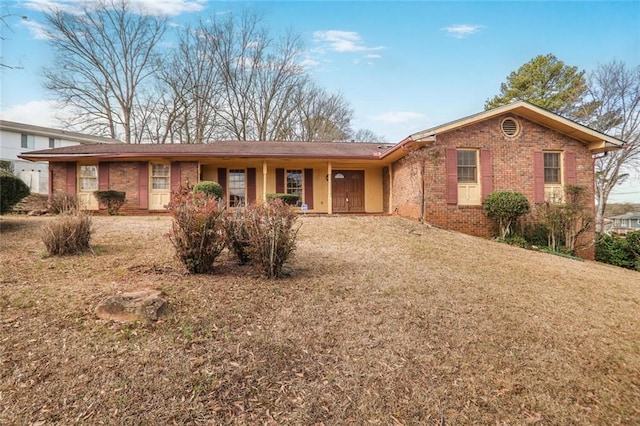 single story home featuring a front lawn