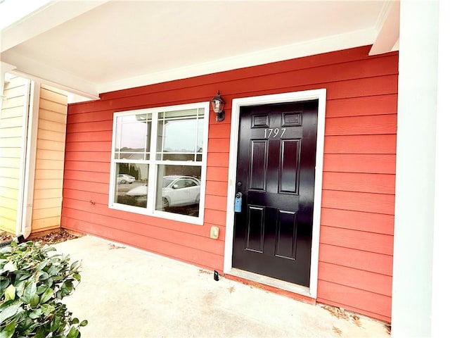 doorway to property featuring covered porch