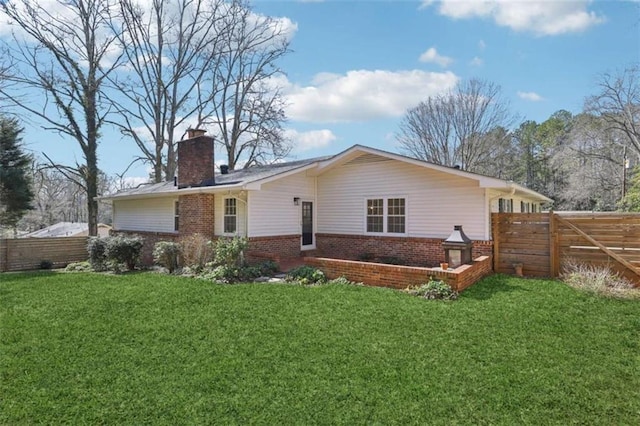 back of house featuring a yard