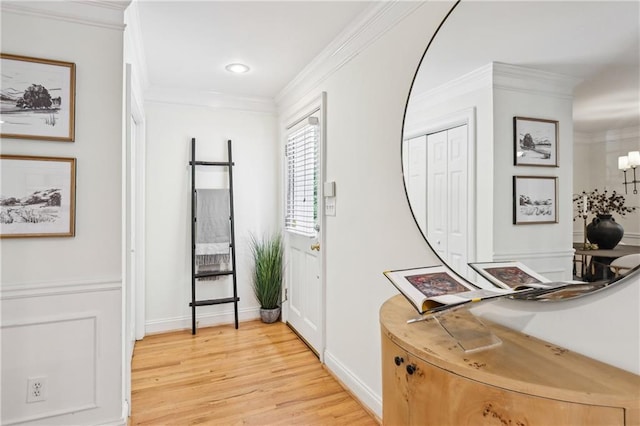 1634 Ponce De Leon Ave NE Unit 514, Atlanta, GA 30307 - foyer featuring light wood-style flooring, crown molding, and recessed lighting