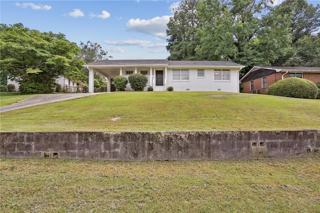 view of front of house featuring a carport, a front lawn, driveway, and crawl space