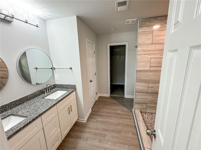 full bath featuring wood finished floors, visible vents, and a sink