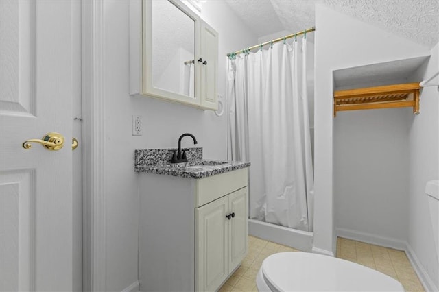 full bathroom with toilet, vanity, curtained shower, a textured ceiling, and baseboards