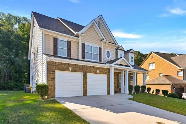 craftsman house featuring a front lawn and a garage