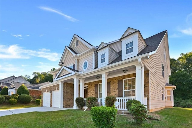 view of front of house featuring covered porch and a front yard