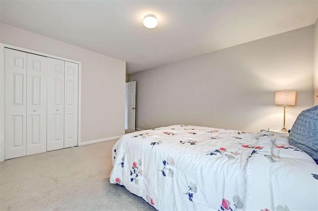 bedroom featuring carpet flooring and a closet