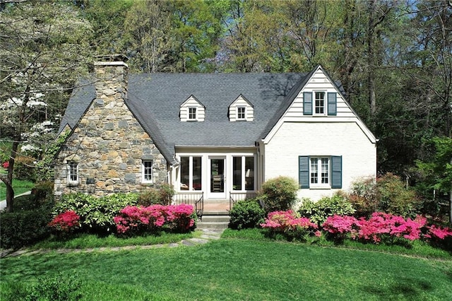 back of house featuring a yard