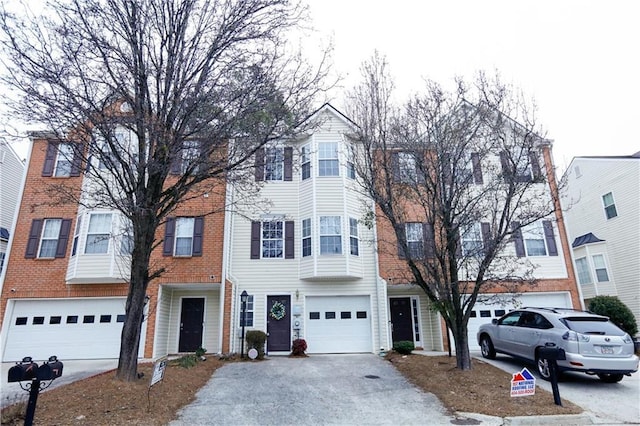 townhome / multi-family property featuring a garage