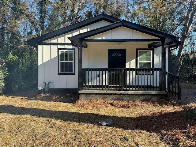 view of front of home featuring covered porch