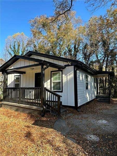 view of front of property with a porch