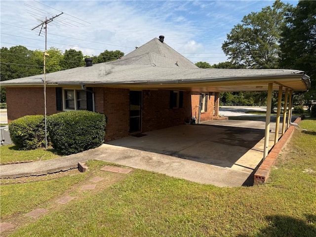 view of front of property with brick siding, a front yard, and driveway