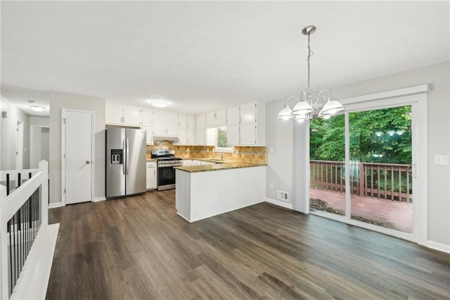 2920 Cushing Ct, Jonesboro, GA 30236 - kitchen with stainless steel appliances, a peninsula, dark wood-style floors, a sink, and a chandelier