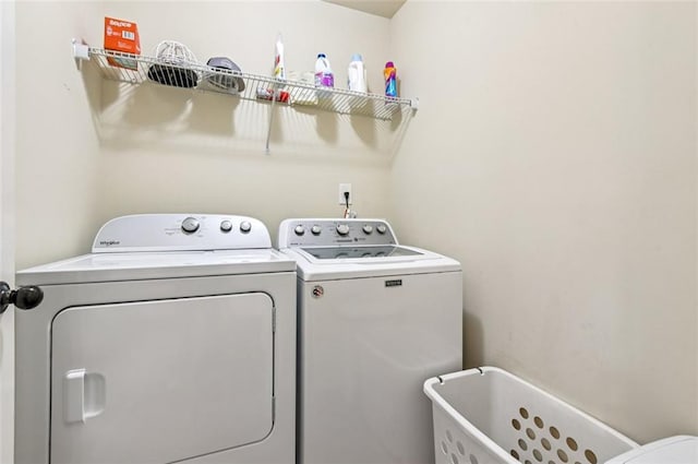 931 Sublime Trl, Canton, GA 30114 - laundry room featuring washing machine and clothes dryer