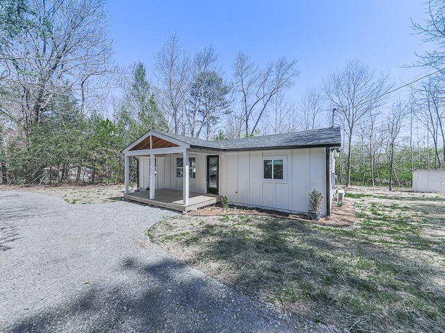 view of front of home featuring a front lawn and a porch