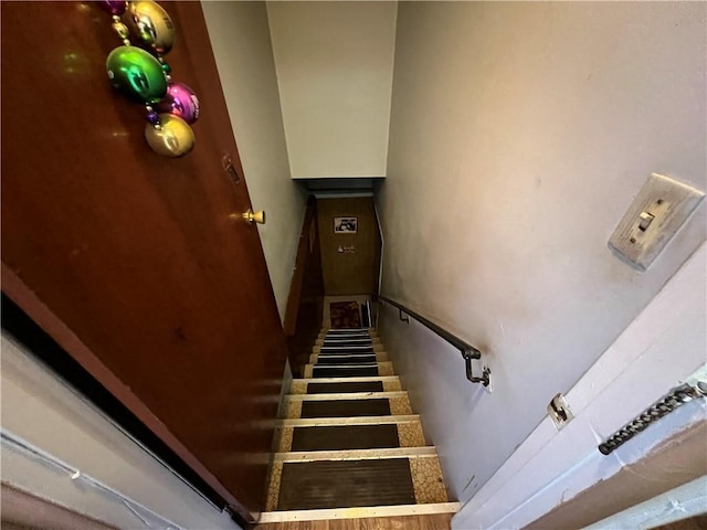 2323 Valleyside Dr, Decatur, GA 30032 - view of stairway