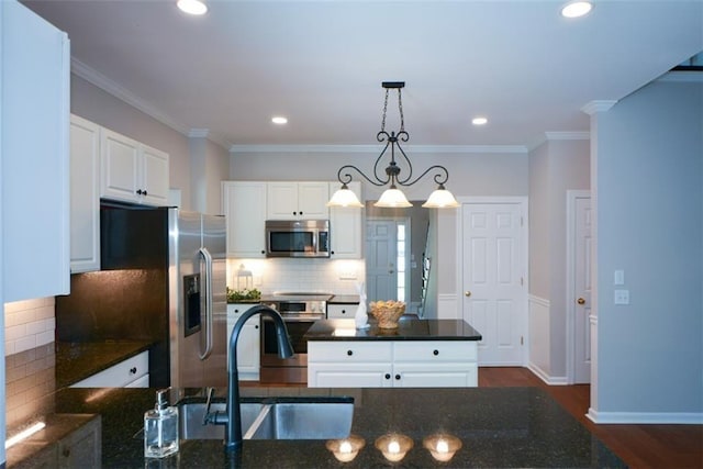 kitchen featuring dark wood-style flooring, white cabinetry, recessed lighting, stainless steel appliances, and backsplash