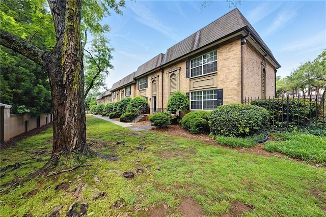 6980 Roswell Rd # A8, Atlanta, GA 30328 - view of front facade with a front lawn