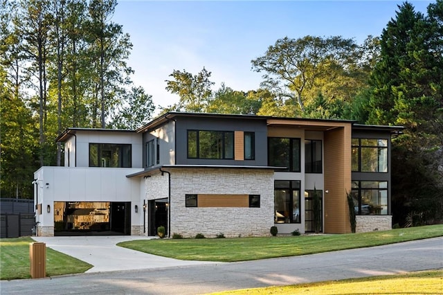 view of front of property with a front lawn