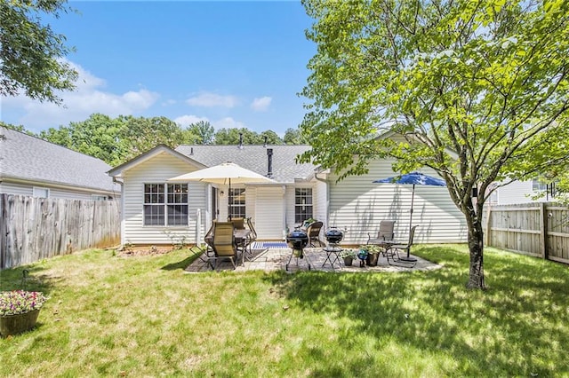 3198 Liberty Commons Dr, Kennesaw, GA 30144 - back of property with a fenced backyard and a patio area