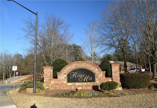 view of community / neighborhood sign