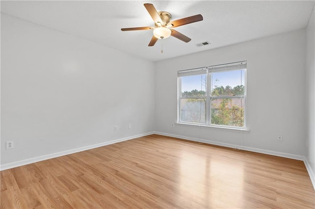 empty room featuring light hardwood / wood-style floors and ceiling fan