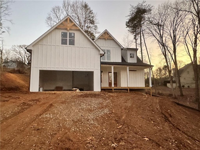 view of front of home with a garage and covered porch