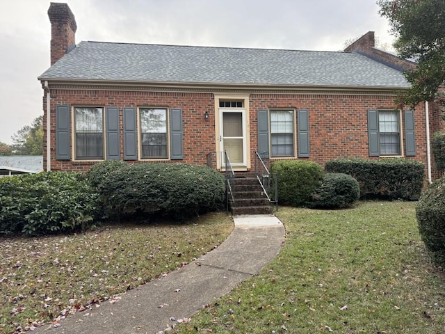 view of front of home featuring a front yard