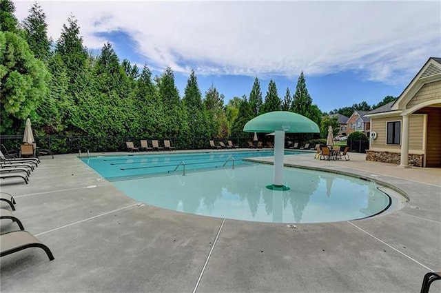 4765 Silver Leaf Dr, Cumming, GA 30040 - community pool with a patio area