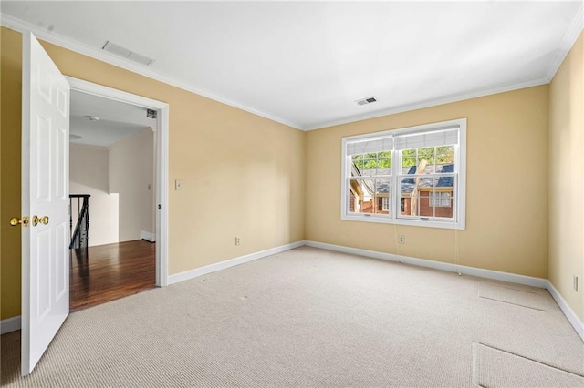 unfurnished room featuring light carpet, visible vents, and baseboards