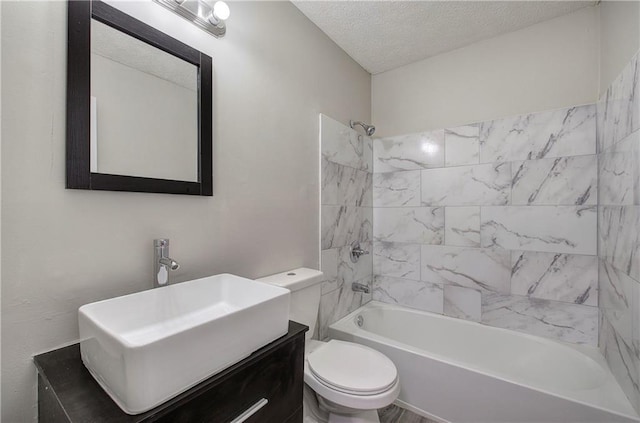 331 Leafmore Rd SW, Rome, GA 30165 - bathroom featuring shower / washtub combination, toilet, vanity, and a textured ceiling