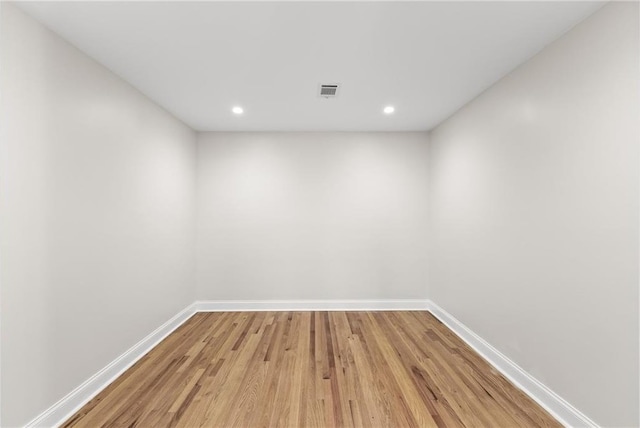 empty room featuring visible vents, recessed lighting, wood finished floors, and baseboards