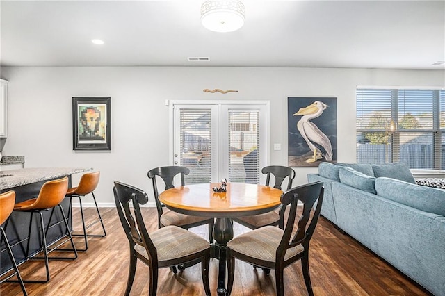 dining space featuring recessed lighting, dark wood finished floors, visible vents, and baseboards