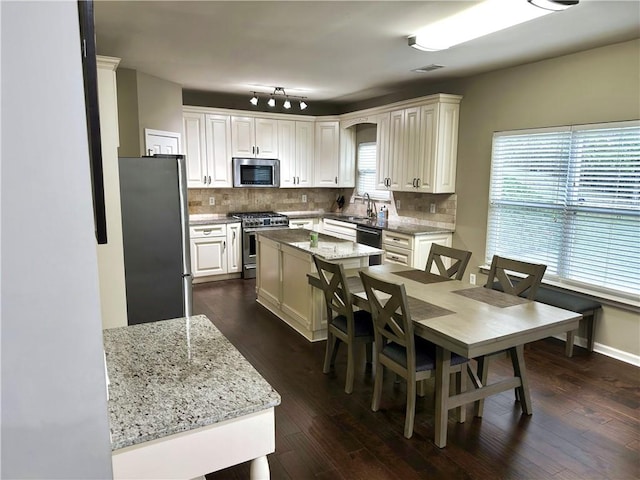 1015 Pebble Creek Trl, Suwanee, GA 30024 - kitchen featuring tasteful backsplash, stainless steel appliances, visible vents, and a sink