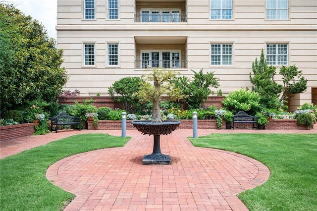 3657 Peachtree Rd NE Unit 4A, Atlanta, GA 30319 - view of property's community with a lawn