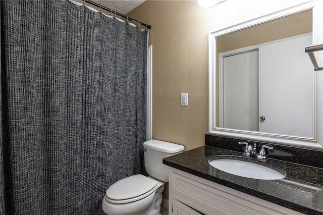 bathroom with toilet, a textured ceiling, curtained shower, and vanity