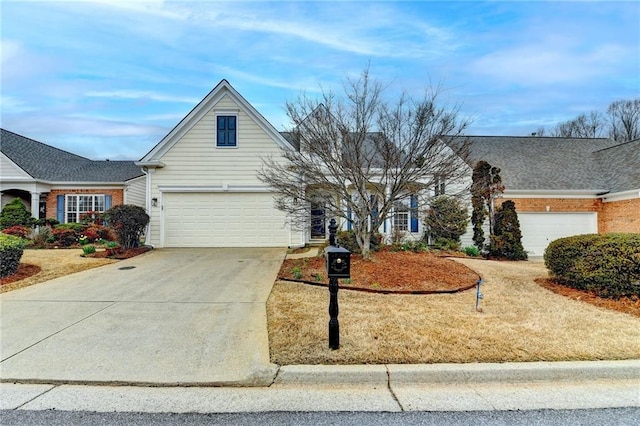 view of front of property with driveway